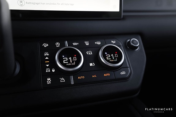 Land Rover Defender 110 13 of 23