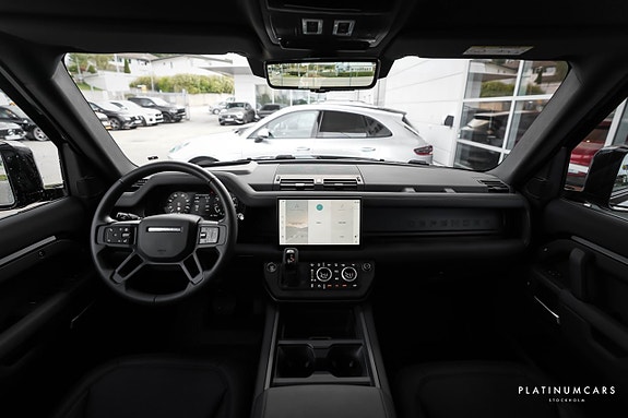 Land Rover Defender 110 17 of 23