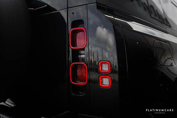 Land Rover Defender 110 20 of 23