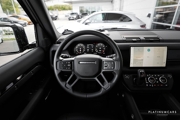 Land Rover Defender 110 9 of 23