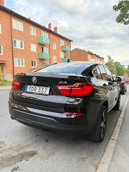 BMW X4 3 of 8