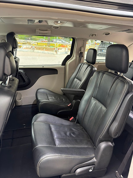 Lancia Voyager 8 of 10