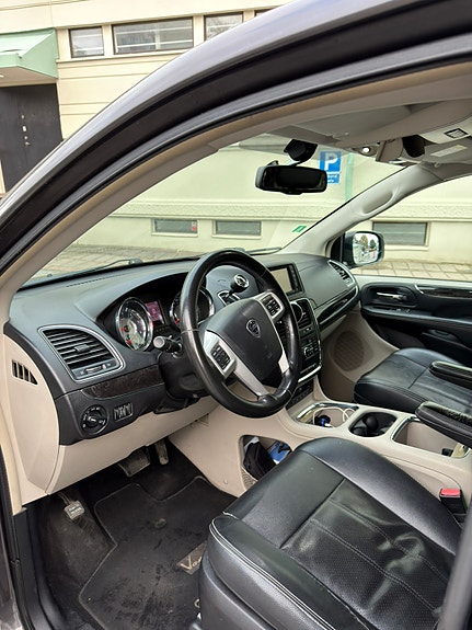 Lancia Voyager 9 of 10