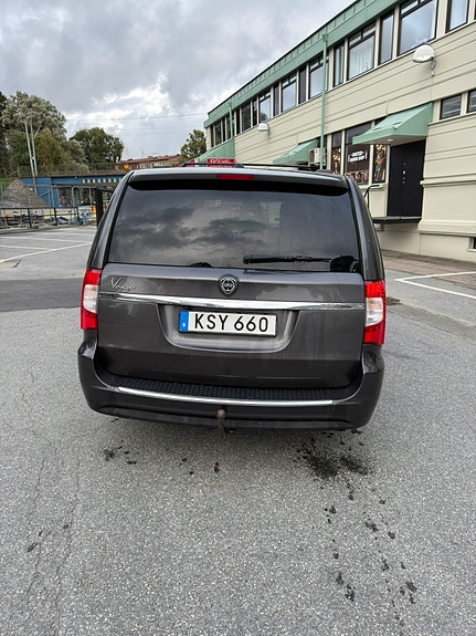 Lancia Voyager 2 of 10