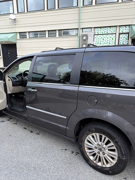 Lancia Voyager 4 of 10