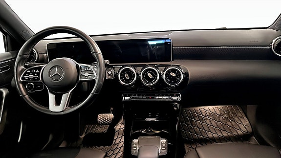 Mercedes-Benz A180 4 of 15