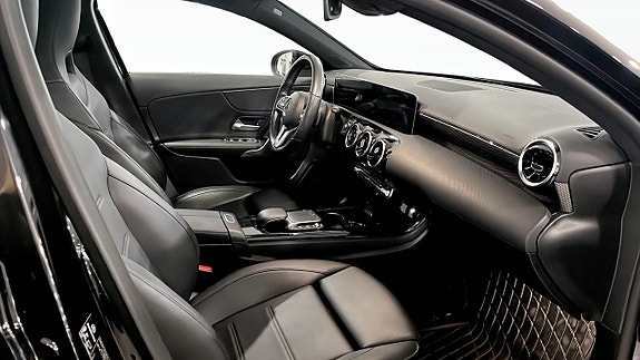 Mercedes-Benz A180 3 of 15