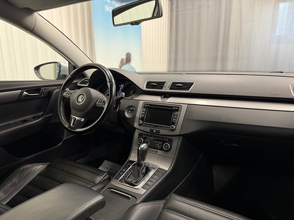 Volkswagen Passat 16 of 21