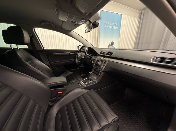 Volkswagen Passat 15 of 21