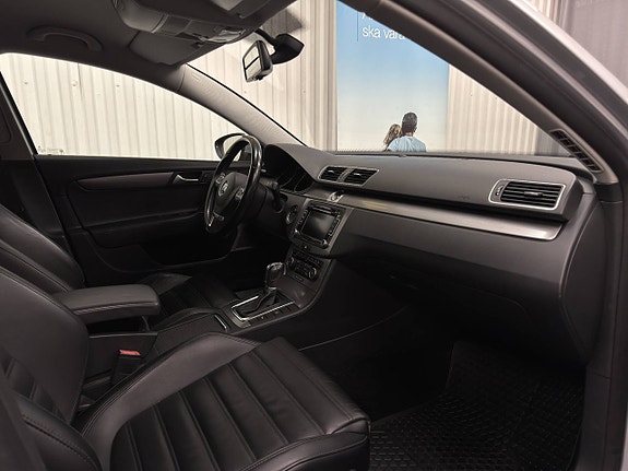 Volkswagen Passat 13 of 21
