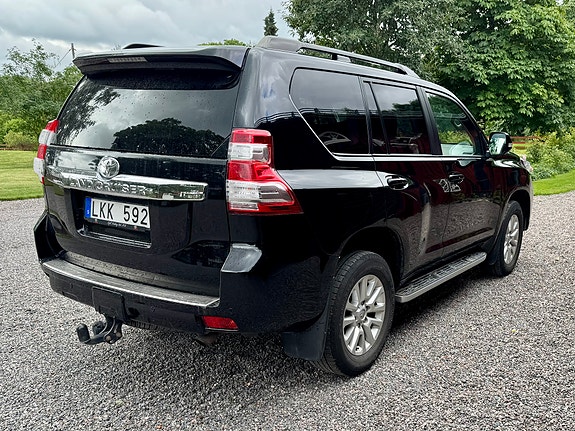 Toyota Land Cruiser 6 of 11