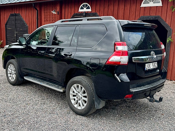 Toyota Land Cruiser 5 of 11