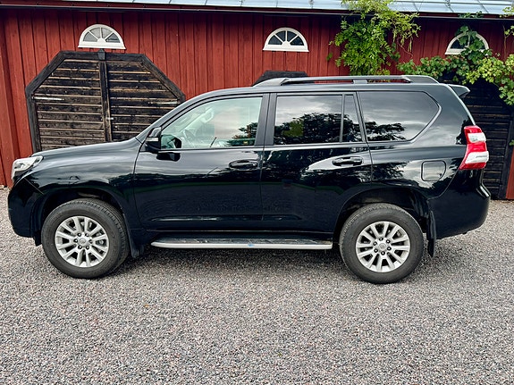 Toyota Land Cruiser 4 of 11