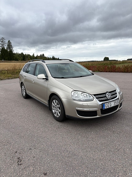 Volkswagen Golf V 2 of 13