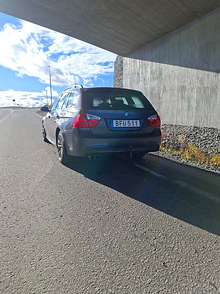 BMW 330xd 3 of 7