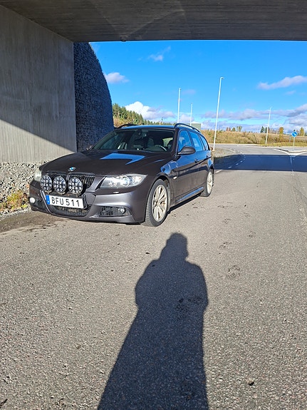 BMW 330xd 4 of 7