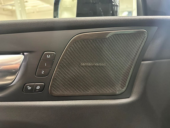 Volvo XC60 10 of 16