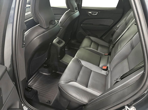 Volvo XC60 11 of 16