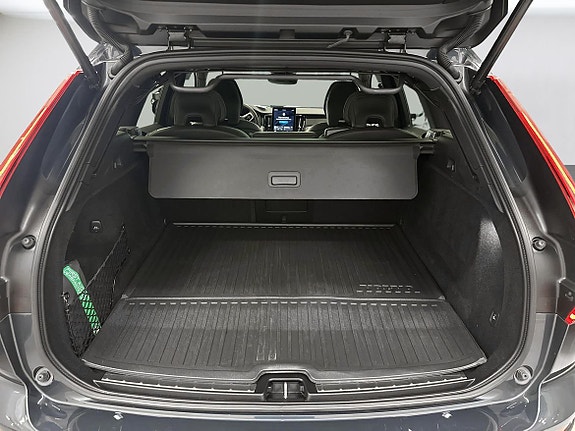 Volvo XC60 12 of 16