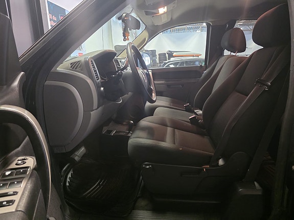 Chevrolet Silverado 1500 16 of 19