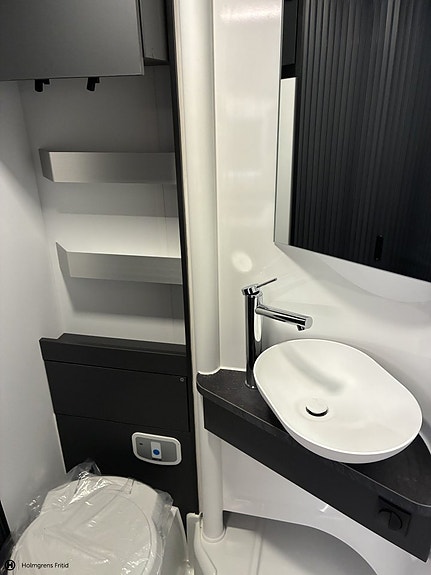 Adria Compact Supreme DL 11 of 16