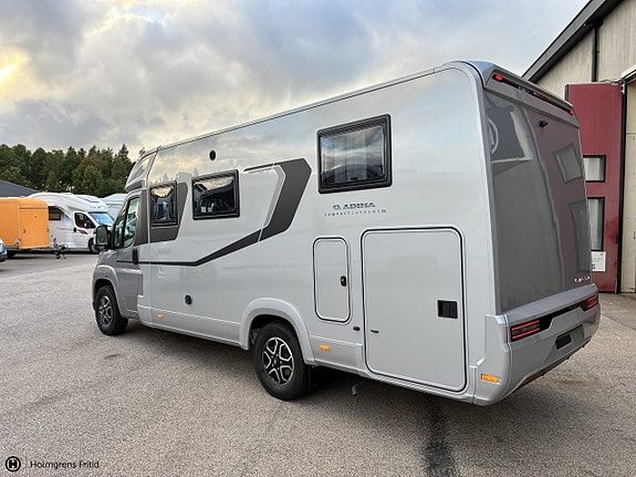 Adria Compact Supreme DL 4 of 16