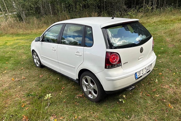 Volkswagen Polo 2 of 4