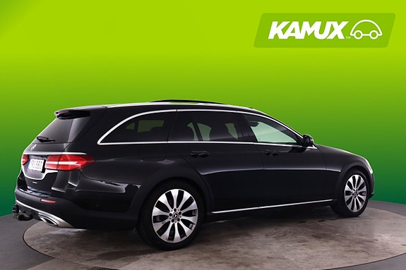Mercedes-Benz E220 2 of 24