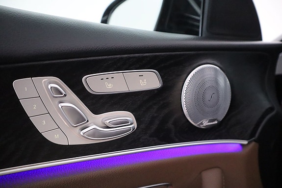 Mercedes-Benz E220 13 of 24