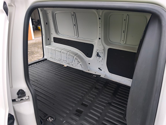 Volkswagen Caddy Maxi 14 of 30