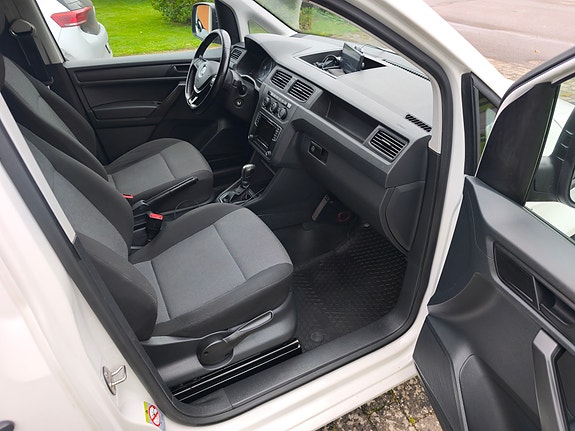 Volkswagen Caddy Maxi 12 of 30