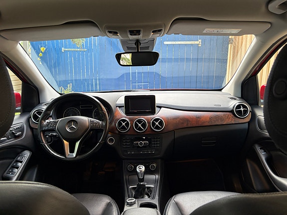 Mercedes-Benz B200 5 of 8