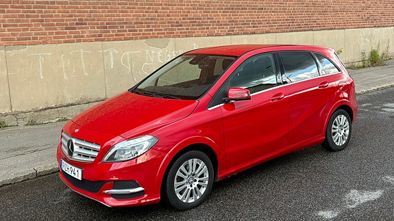 Mercedes-Benz B200 2 of 8