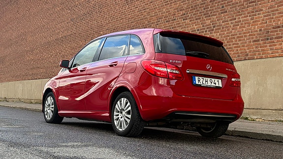 Mercedes-Benz B200 4 of 8