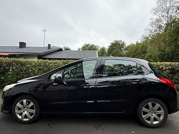 Peugeot 308 2 of 6