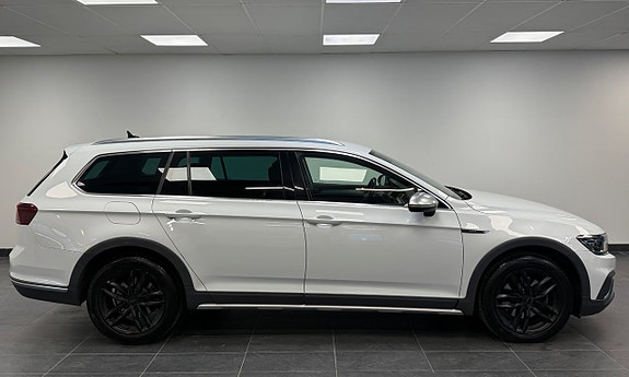 Volkswagen Passat Alltrack 3 of 22