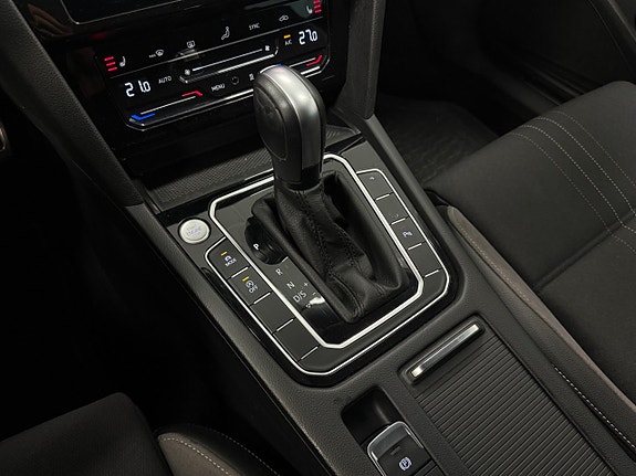 Volkswagen Passat Alltrack 18 of 22