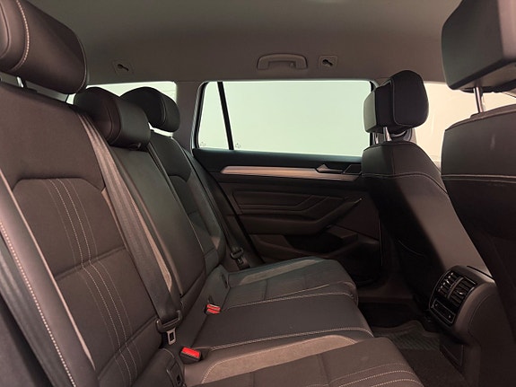 Volkswagen Passat Alltrack 13 of 22