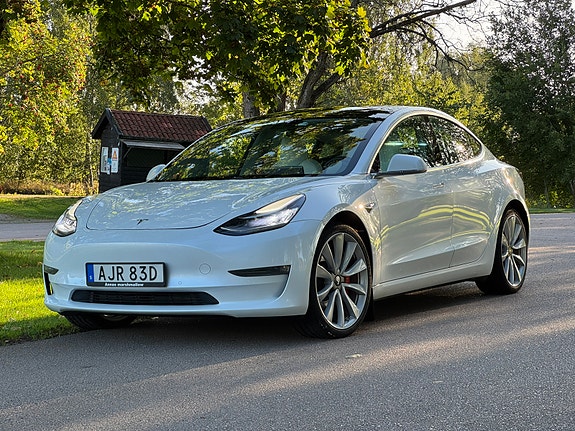 Tesla Model 3 3 of 15