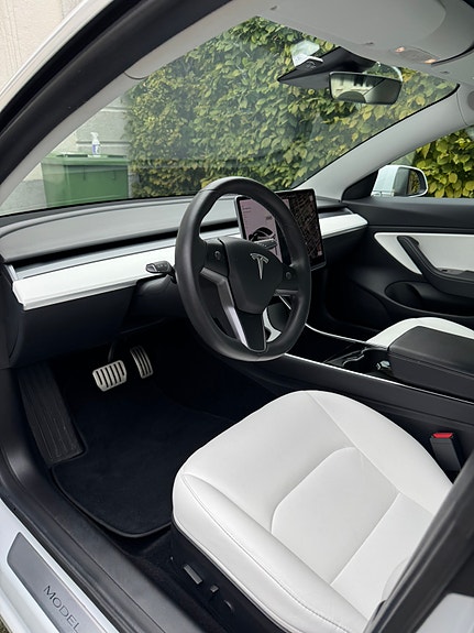 Tesla Model 3 7 of 15