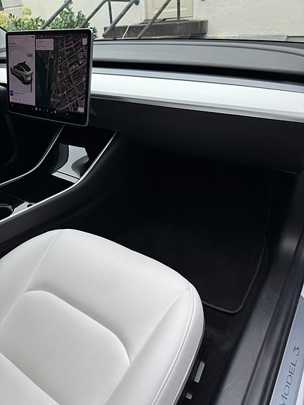 Tesla Model 3 10 of 15