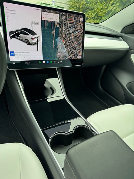 Tesla Model 3 8 of 15
