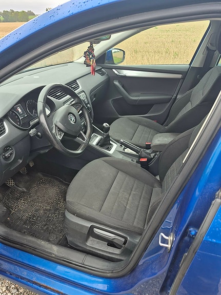 Skoda Octavia 3 of 6