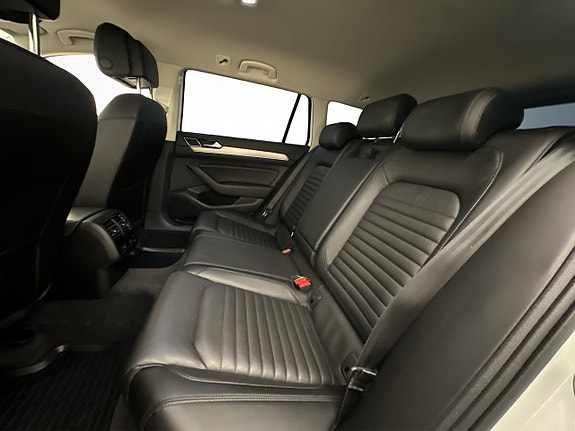 Volkswagen Passat 22 of 29