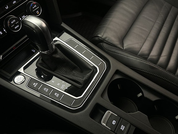 Volkswagen Passat 19 of 29