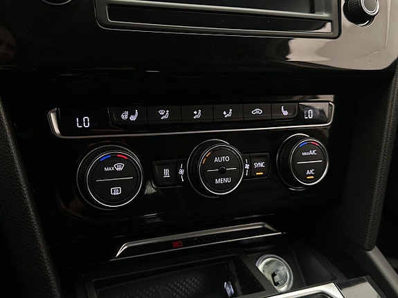 Volkswagen Passat 18 of 29