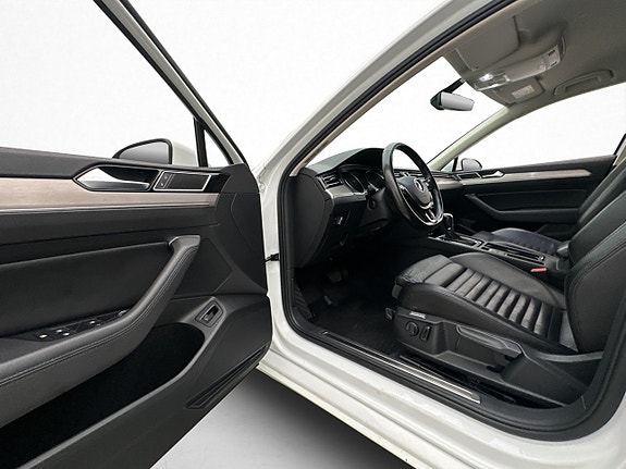 Volkswagen Passat 9 of 29