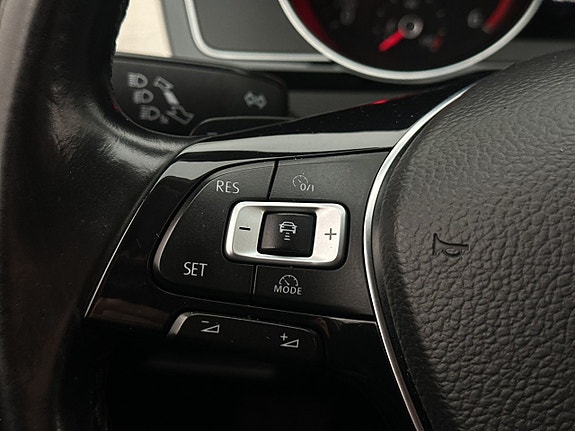 Volkswagen Passat 13 of 29