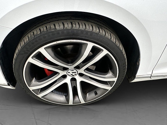 Volkswagen Passat 26 of 29