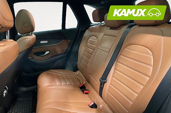 Mercedes-Benz GLC300 e 22 of 26